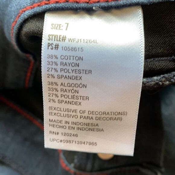 Wallflower Women’s High Rise Jean Shorts - Picture 6 of 10